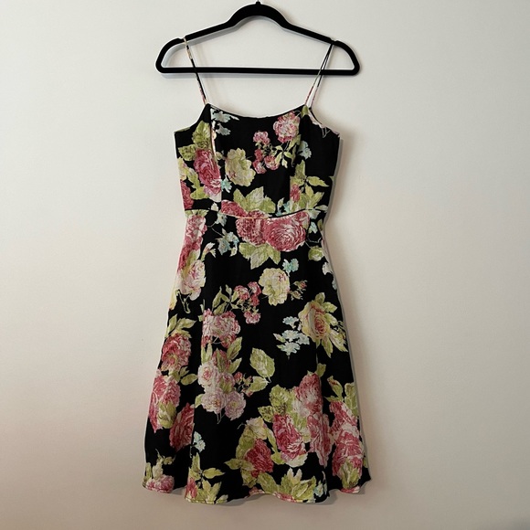 Mica Linen Floral Summer Dress - Picture 2 of 9